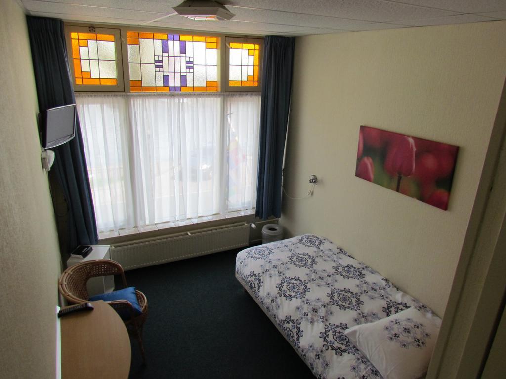 Hotel Cafe Woud Den Helder Oda fotoğraf